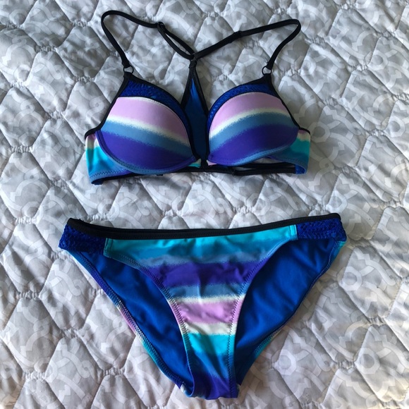 Bikini - Picture 1 of 5